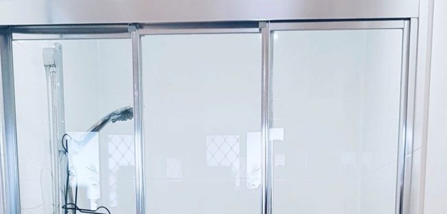 2020-04_ Tips for picking the right shower screen for your bathroom Tips for picking the right shower screen for your bathroom