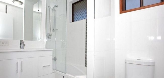 Image5 bath with shower